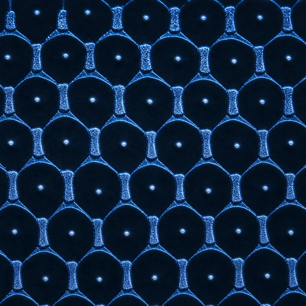 Macrofotografía de la geometría de grabado H.I.T., celdas de mayor volumen para tintas opacas